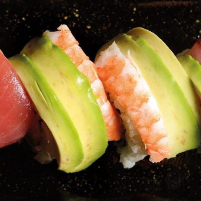 Uramaki filled with surimi, avocado and mayoneisse, and covered with scallop, tuna, shrimp, horse mackerel, salmon and avocado